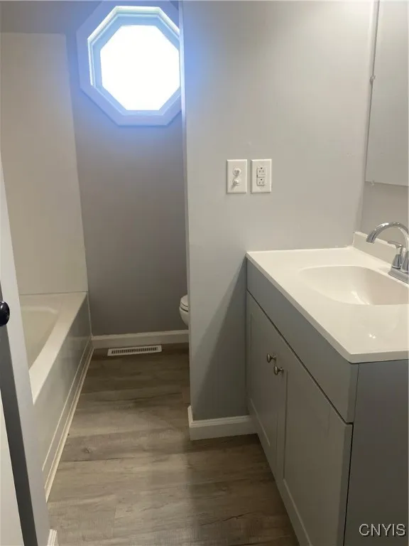 1st floor fuull bath