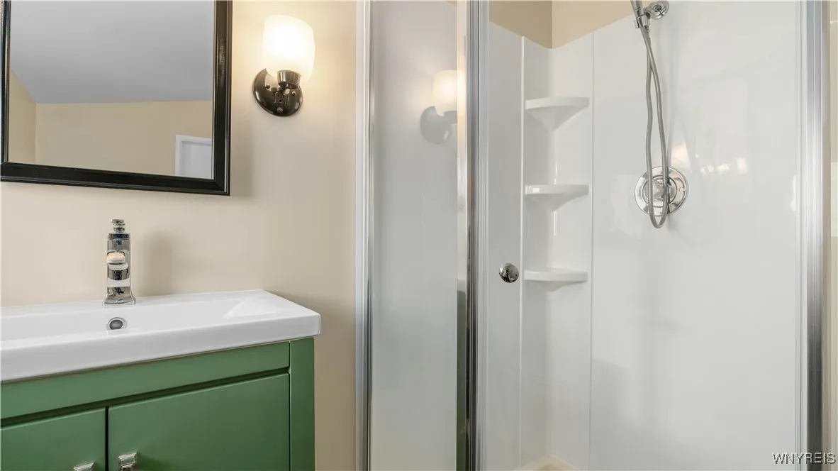 Second Floor Full Bathroom