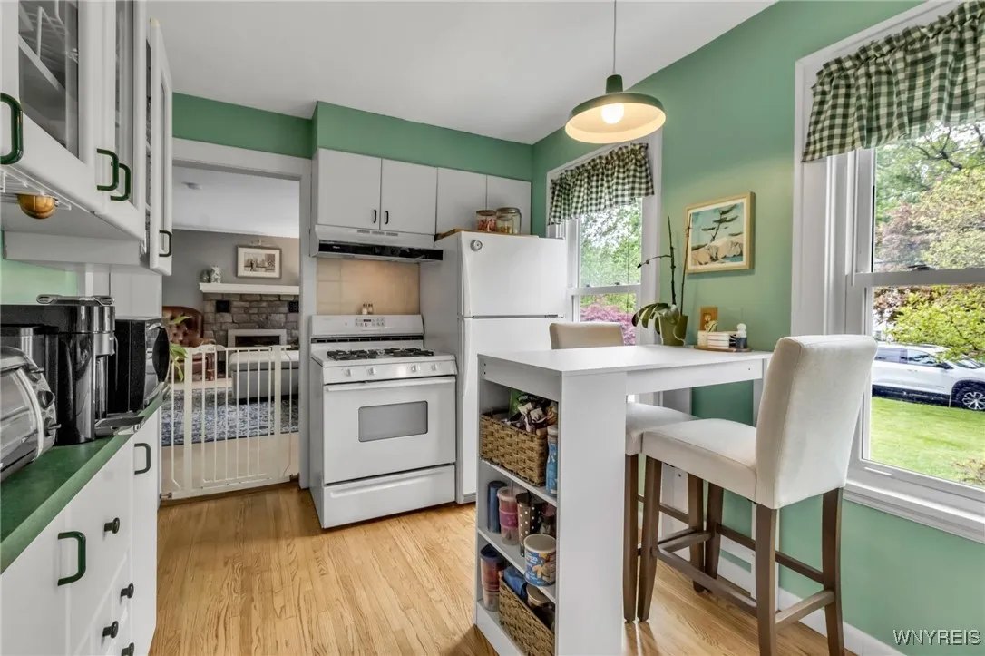 58 Linwood Avenue, Amherst, New York 14221, Amherst, New York 14221, 4 Bedrooms Bedrooms, 7 Rooms Rooms,2 BathroomsBathrooms,Residential,Closed,58 Linwood Avenue, Amherst, New York 14221,B1608909