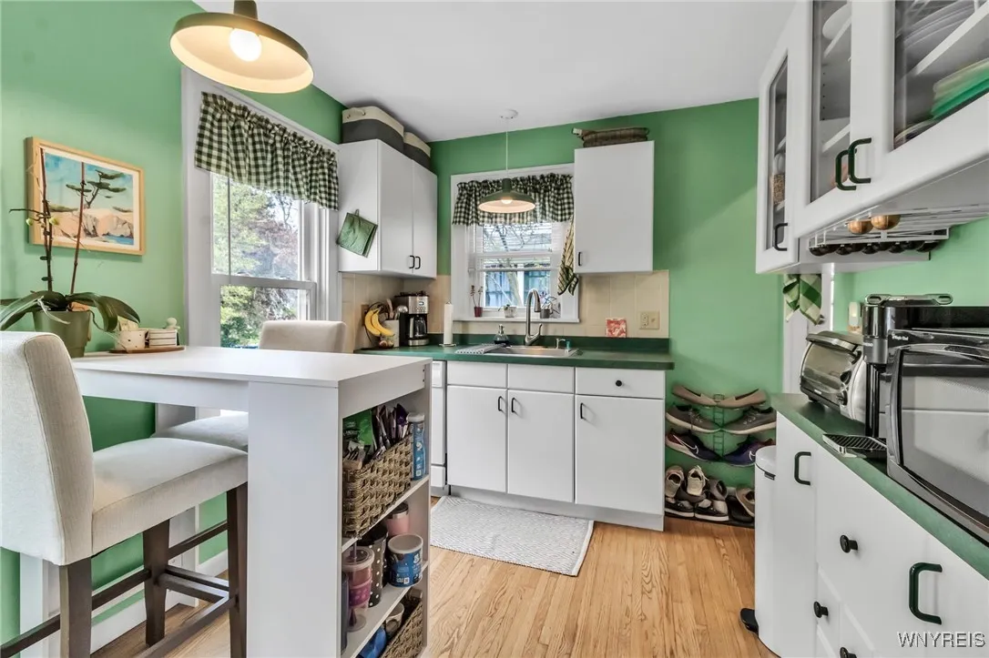 58 Linwood Avenue, Amherst, New York 14221, Amherst, New York 14221, 4 Bedrooms Bedrooms, 7 Rooms Rooms,2 BathroomsBathrooms,Residential,Closed,58 Linwood Avenue, Amherst, New York 14221,B1608909