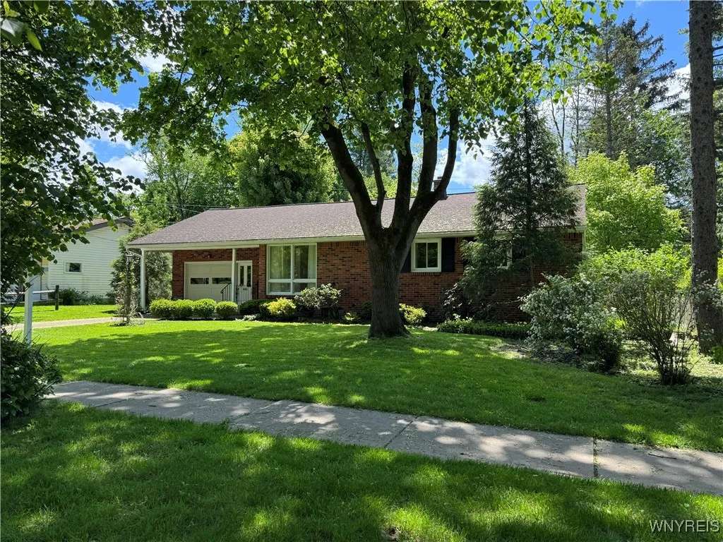 725 Warren Drive, Aurora, New York 14052, Aurora, New York 14052, 3 Bedrooms Bedrooms, 6 Rooms Rooms,2 BathroomsBathrooms,Residential,Closed,725 Warren Drive, Aurora, New York 14052,B1609815