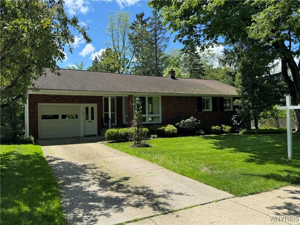 725 Warren Drive, Aurora, New York 14052, Aurora, New York 14052, 3 Bedrooms Bedrooms, 6 Rooms Rooms,2 BathroomsBathrooms,Residential,Closed,725 Warren Drive, Aurora, New York 14052,B1609815