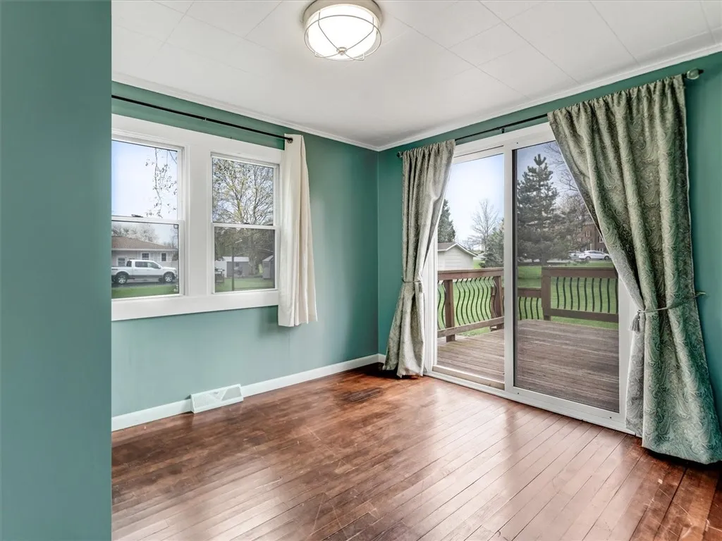 Sliding Glass Door to Back Deck