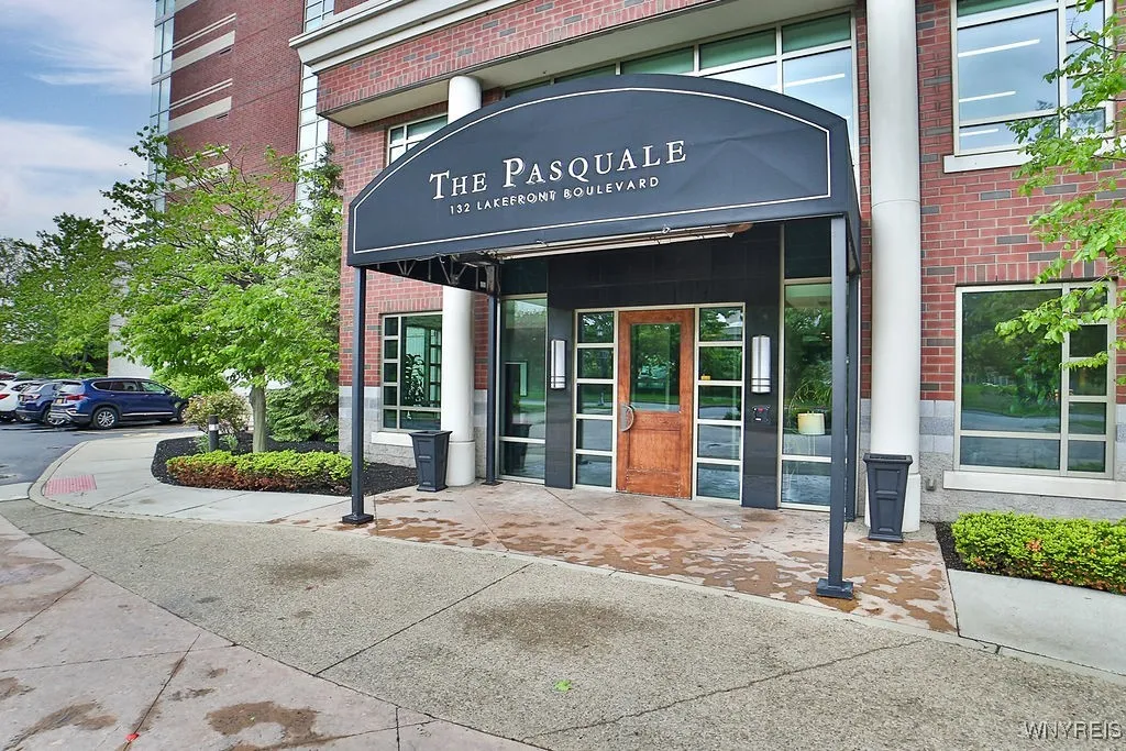 132 Lakefront Boulevard 204, Buffalo, New York 142, Buffalo, New York 14202, 1 Bedroom Bedrooms, 4 Rooms Rooms,1 BathroomBathrooms,Residential,For Sale,132 Lakefront Boulevard 204, Buffalo, New York 142,B1609249