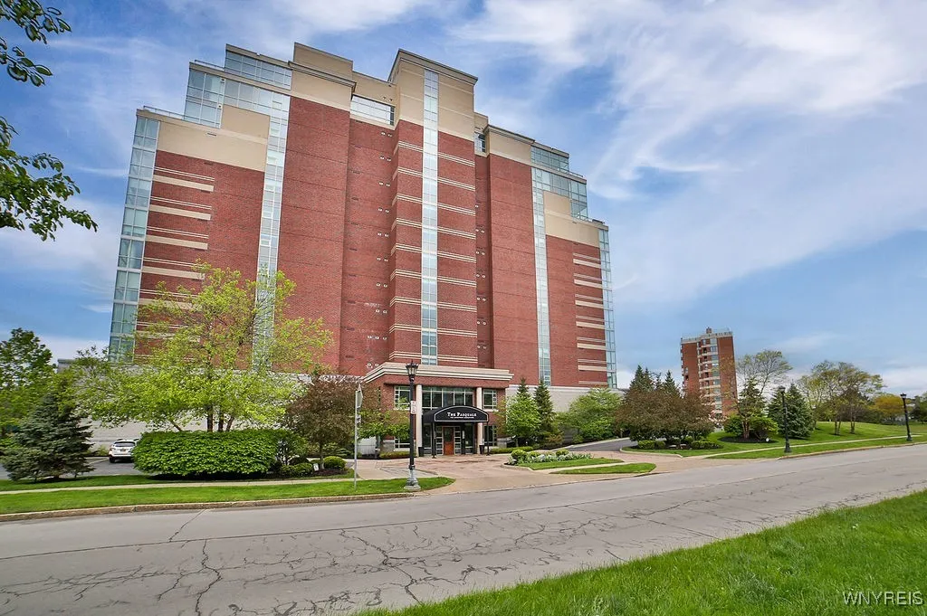 132 Lakefront Boulevard 204, Buffalo, New York 142, Buffalo, New York 14202, 1 Bedroom Bedrooms, 4 Rooms Rooms,1 BathroomBathrooms,Residential,For Sale,132 Lakefront Boulevard 204, Buffalo, New York 142,B1609249