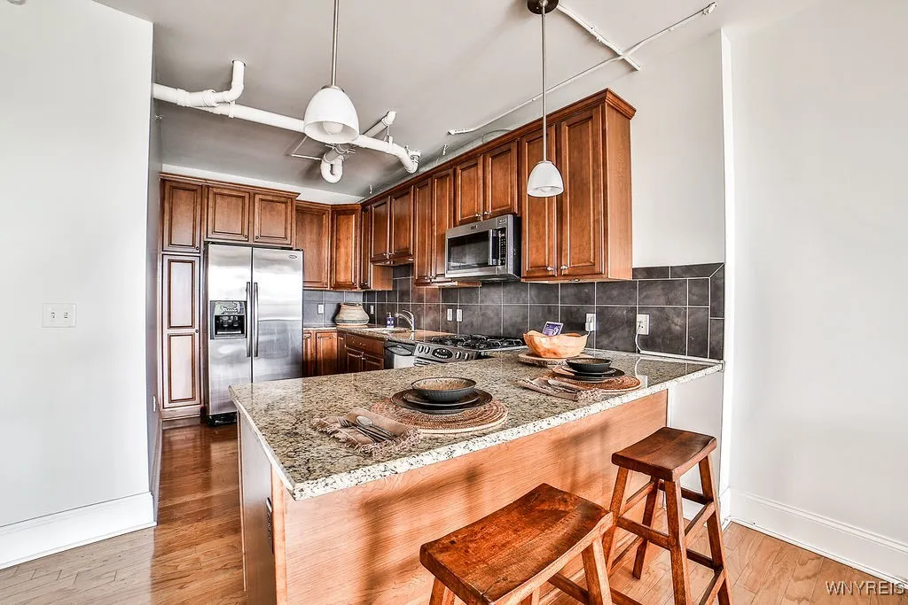 Kitchen with Breakfast Bar