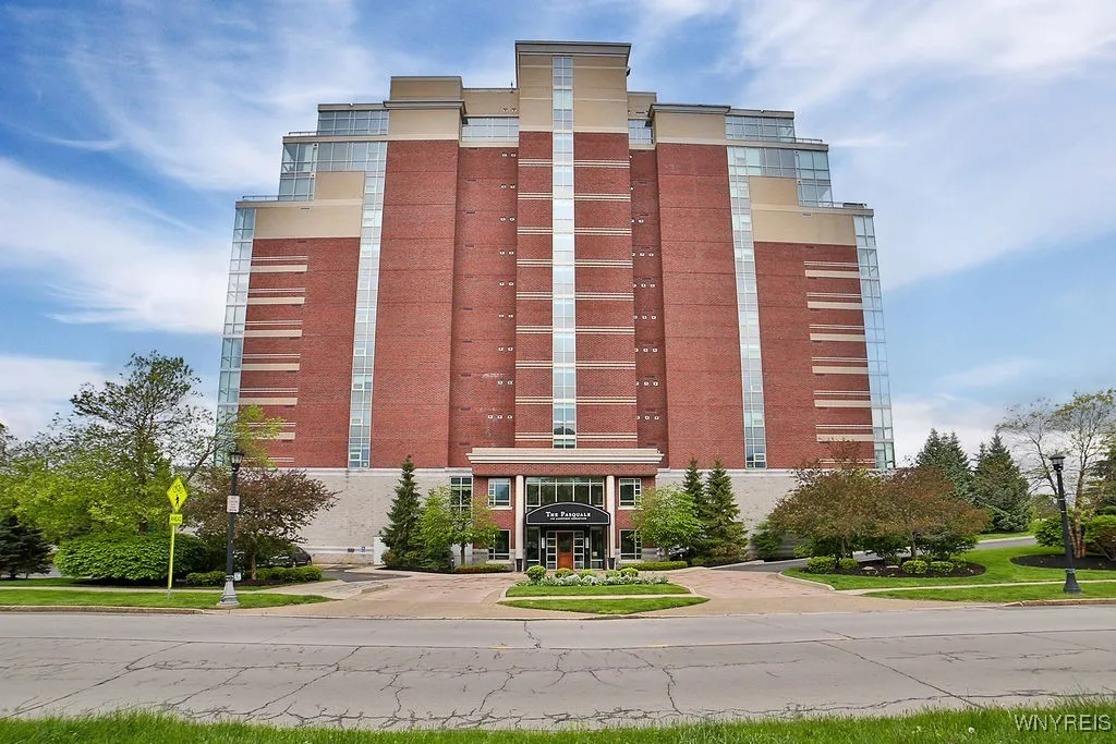 132 Lakefront Boulevard 204, Buffalo, New York 142, Buffalo, New York 14202, 1 Bedroom Bedrooms, 4 Rooms Rooms,1 BathroomBathrooms,Residential,For Sale,132 Lakefront Boulevard 204, Buffalo, New York 142,B1609249