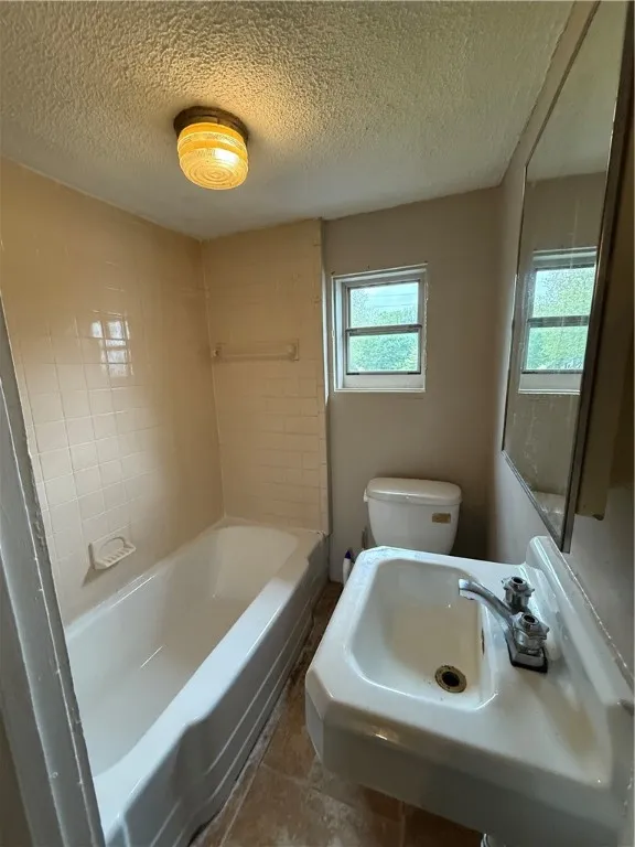 180 Norran Drive, Rochester, New York 14609, Rochester, New York 14609, 5 Bedrooms Bedrooms, ,4 BathroomsBathrooms,Residential,For Sale,180 Norran Drive, Rochester, New York 14609,0,R1608753