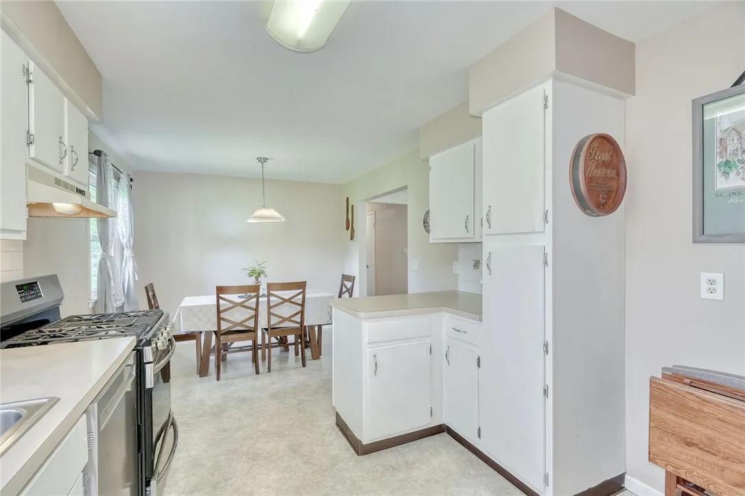 39 Ingram Dr, Gates, New York 14624, Gates, New York 14624, 3 Bedrooms Bedrooms, 5 Rooms Rooms,1 BathroomBathrooms,Residential,Closed,39 Ingram Dr, Gates, New York 14624,R1609739