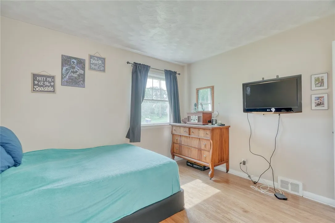39 Ingram Dr, Gates, New York 14624, Gates, New York 14624, 3 Bedrooms Bedrooms, 5 Rooms Rooms,1 BathroomBathrooms,Residential,Closed,39 Ingram Dr, Gates, New York 14624,R1609739