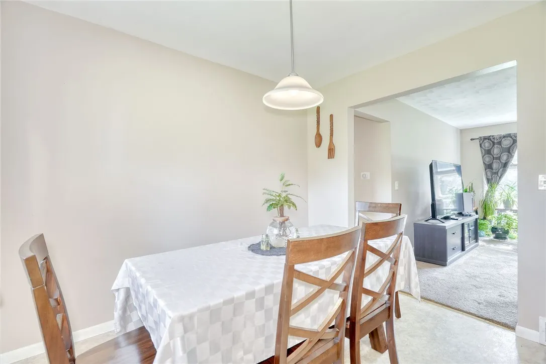 39 Ingram Dr, Gates, New York 14624, Gates, New York 14624, 3 Bedrooms Bedrooms, 5 Rooms Rooms,1 BathroomBathrooms,Residential,Closed,39 Ingram Dr, Gates, New York 14624,R1609739