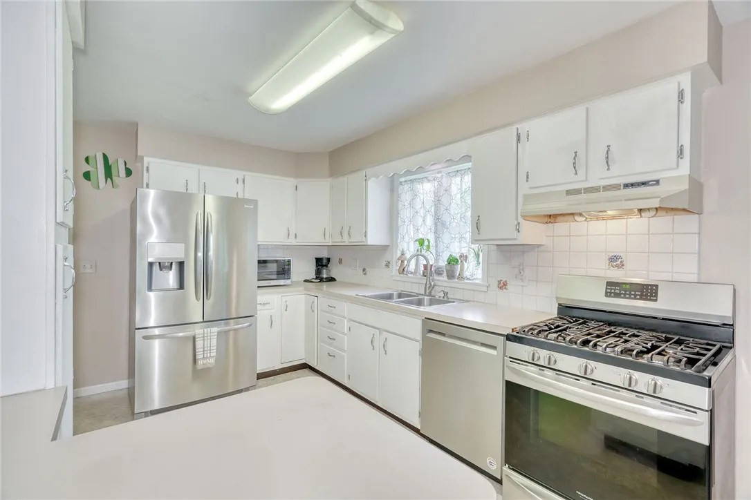 39 Ingram Dr, Gates, New York 14624, Gates, New York 14624, 3 Bedrooms Bedrooms, 5 Rooms Rooms,1 BathroomBathrooms,Residential,Closed,39 Ingram Dr, Gates, New York 14624,R1609739
