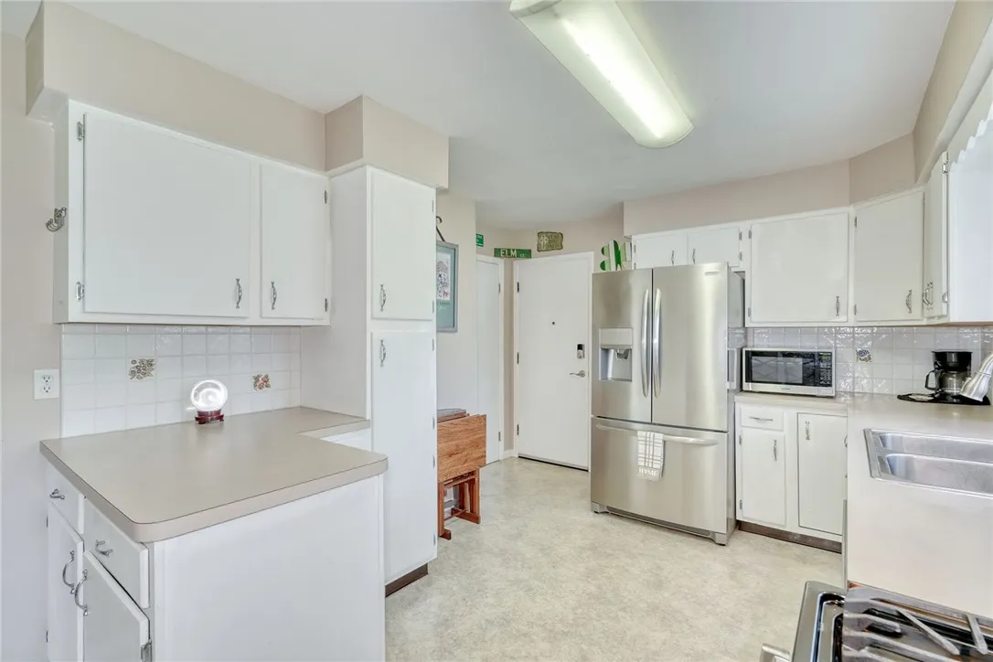 39 Ingram Dr, Gates, New York 14624, Gates, New York 14624, 3 Bedrooms Bedrooms, 5 Rooms Rooms,1 BathroomBathrooms,Residential,Closed,39 Ingram Dr, Gates, New York 14624,R1609739
