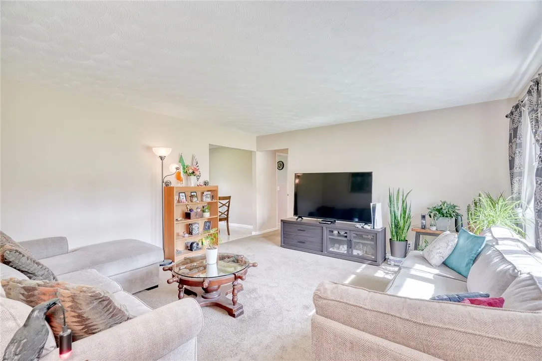 39 Ingram Dr, Gates, New York 14624, Gates, New York 14624, 3 Bedrooms Bedrooms, 5 Rooms Rooms,1 BathroomBathrooms,Residential,Closed,39 Ingram Dr, Gates, New York 14624,R1609739