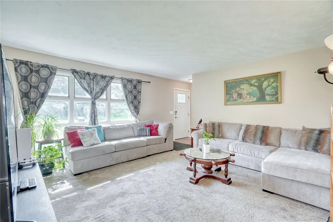 39 Ingram Dr, Gates, New York 14624, Gates, New York 14624, 3 Bedrooms Bedrooms, 5 Rooms Rooms,1 BathroomBathrooms,Residential,Closed,39 Ingram Dr, Gates, New York 14624,R1609739