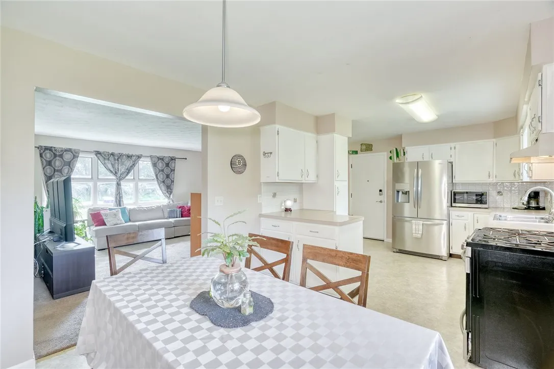 39 Ingram Dr, Gates, New York 14624, Gates, New York 14624, 3 Bedrooms Bedrooms, 5 Rooms Rooms,1 BathroomBathrooms,Residential,Closed,39 Ingram Dr, Gates, New York 14624,R1609739