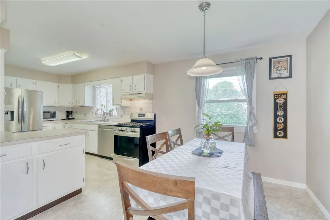 39 Ingram Dr, Gates, New York 14624, Gates, New York 14624, 3 Bedrooms Bedrooms, 5 Rooms Rooms,1 BathroomBathrooms,Residential,Closed,39 Ingram Dr, Gates, New York 14624,R1609739