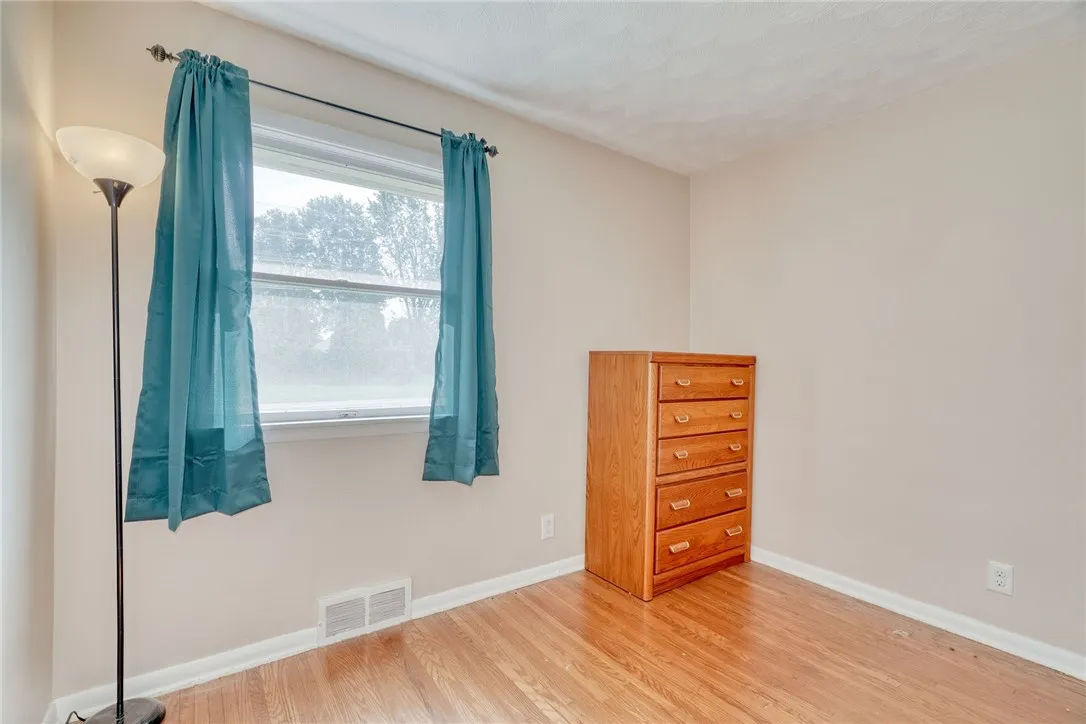 39 Ingram Dr, Gates, New York 14624, Gates, New York 14624, 3 Bedrooms Bedrooms, 5 Rooms Rooms,1 BathroomBathrooms,Residential,Closed,39 Ingram Dr, Gates, New York 14624,R1609739