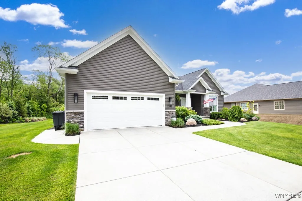 7395 Jewett Holmwood Road, Orchard Park, New York, Orchard Park, New York 14127, 3 Bedrooms Bedrooms, 6 Rooms Rooms,2 BathroomsBathrooms,Residential,Closed,7395 Jewett Holmwood Road, Orchard Park, New York ,B1609899