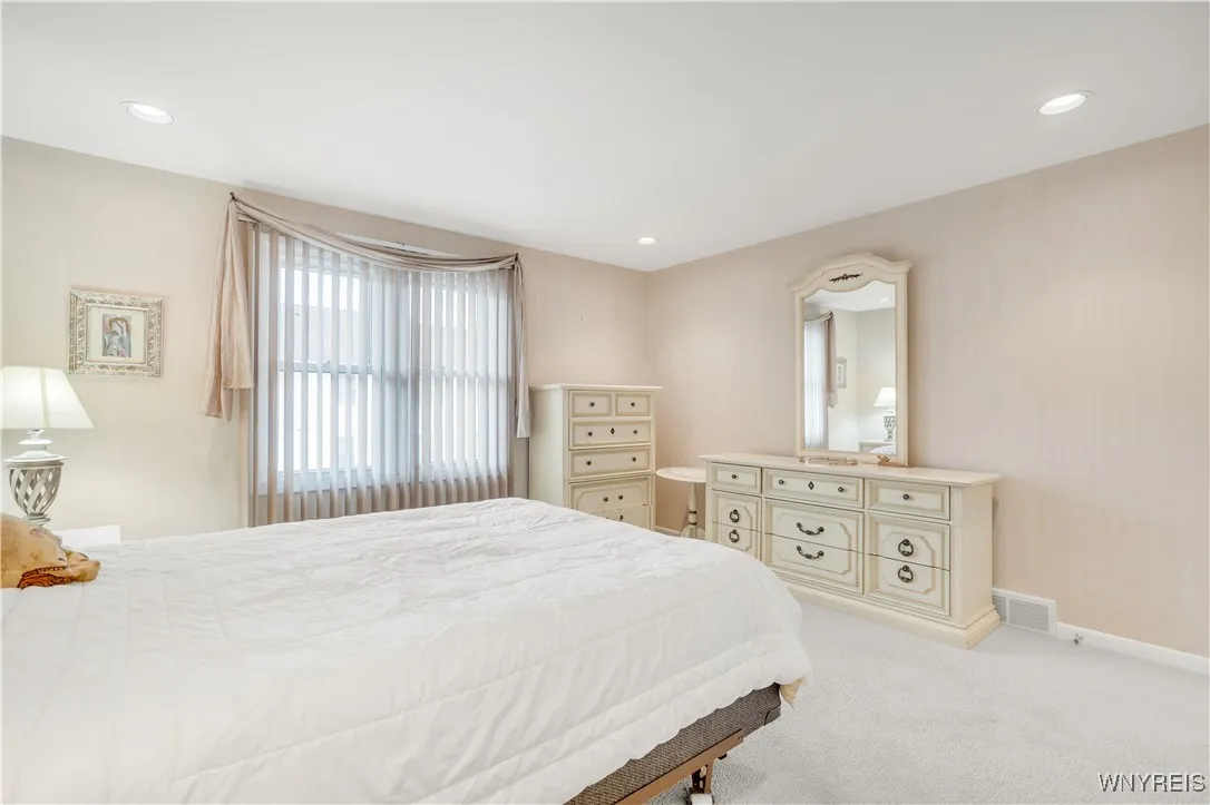 950 West Hopkins Road B, Amherst, New York 14221, Amherst, New York 14221, 2 Bedrooms Bedrooms, 5 Rooms Rooms,2 BathroomsBathrooms,Residential,Closed,950 West Hopkins Road B, Amherst, New York 14221,0,B1609374