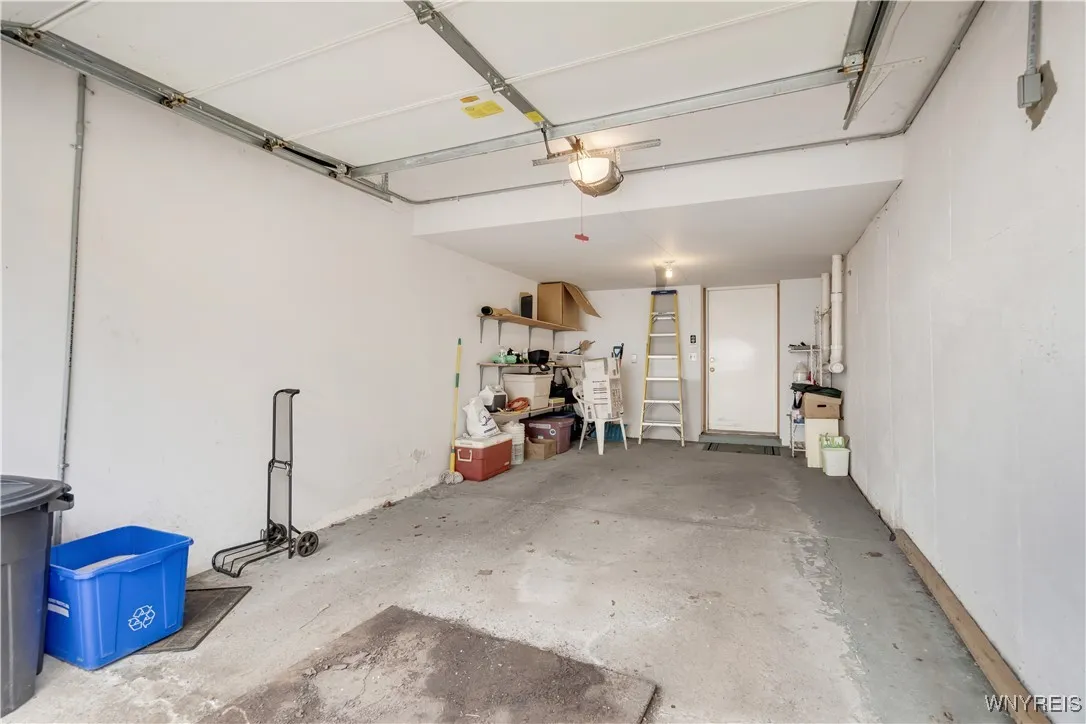 950 West Hopkins Road B, Amherst, New York 14221, Amherst, New York 14221, 2 Bedrooms Bedrooms, 5 Rooms Rooms,2 BathroomsBathrooms,Residential,Closed,950 West Hopkins Road B, Amherst, New York 14221,0,B1609374