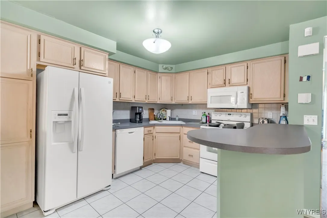 950 West Hopkins Road B, Amherst, New York 14221, Amherst, New York 14221, 2 Bedrooms Bedrooms, 5 Rooms Rooms,2 BathroomsBathrooms,Residential,Closed,950 West Hopkins Road B, Amherst, New York 14221,0,B1609374