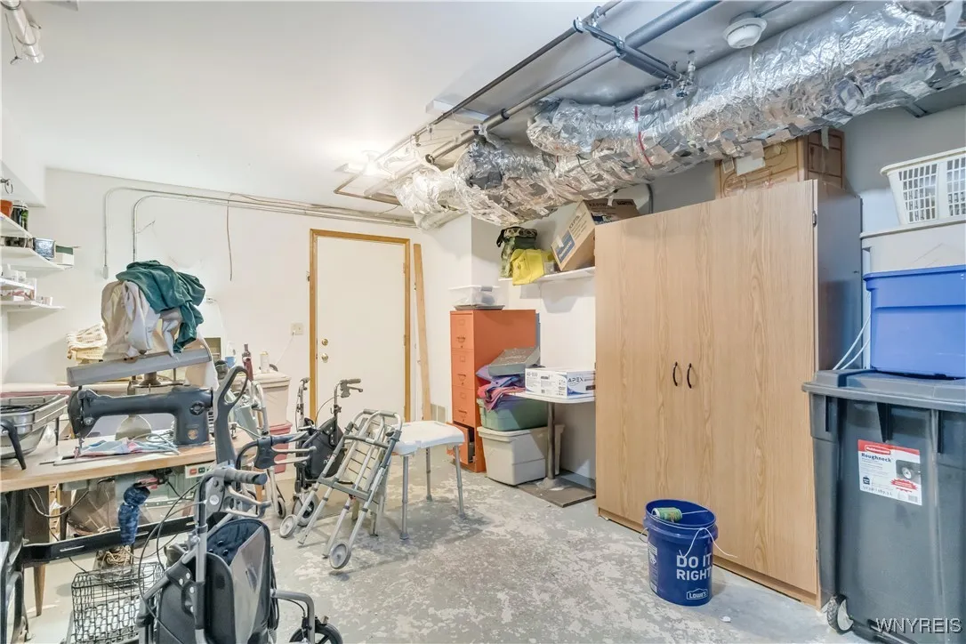 950 West Hopkins Road B, Amherst, New York 14221, Amherst, New York 14221, 2 Bedrooms Bedrooms, 5 Rooms Rooms,2 BathroomsBathrooms,Residential,Closed,950 West Hopkins Road B, Amherst, New York 14221,0,B1609374