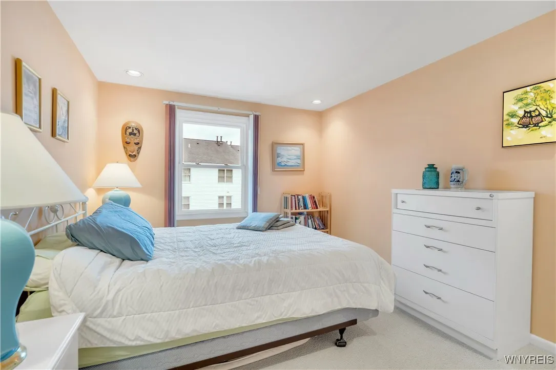 950 West Hopkins Road B, Amherst, New York 14221, Amherst, New York 14221, 2 Bedrooms Bedrooms, 5 Rooms Rooms,2 BathroomsBathrooms,Residential,Closed,950 West Hopkins Road B, Amherst, New York 14221,0,B1609374