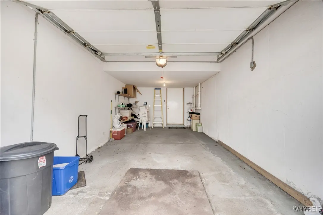 950 West Hopkins Road B, Amherst, New York 14221, Amherst, New York 14221, 2 Bedrooms Bedrooms, 5 Rooms Rooms,2 BathroomsBathrooms,Residential,Closed,950 West Hopkins Road B, Amherst, New York 14221,0,B1609374