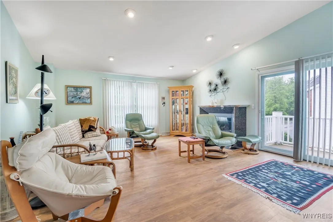 950 West Hopkins Road B, Amherst, New York 14221, Amherst, New York 14221, 2 Bedrooms Bedrooms, 5 Rooms Rooms,2 BathroomsBathrooms,Residential,Closed,950 West Hopkins Road B, Amherst, New York 14221,0,B1609374