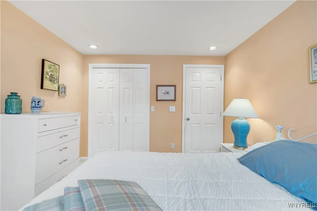 950 West Hopkins Road B, Amherst, New York 14221, Amherst, New York 14221, 2 Bedrooms Bedrooms, 5 Rooms Rooms,2 BathroomsBathrooms,Residential,Closed,950 West Hopkins Road B, Amherst, New York 14221,0,B1609374