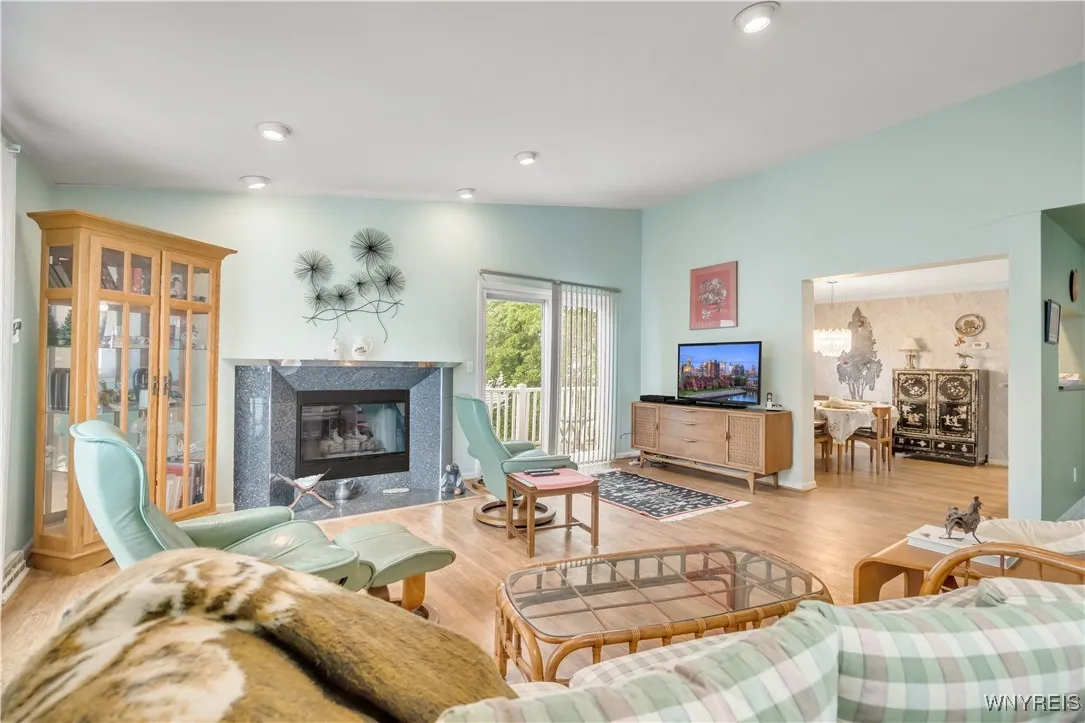 950 West Hopkins Road B, Amherst, New York 14221, Amherst, New York 14221, 2 Bedrooms Bedrooms, 5 Rooms Rooms,2 BathroomsBathrooms,Residential,Closed,950 West Hopkins Road B, Amherst, New York 14221,0,B1609374