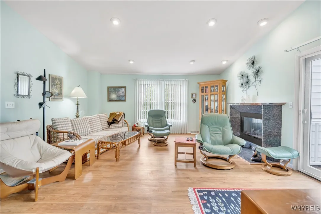 950 West Hopkins Road B, Amherst, New York 14221, Amherst, New York 14221, 2 Bedrooms Bedrooms, 5 Rooms Rooms,2 BathroomsBathrooms,Residential,Closed,950 West Hopkins Road B, Amherst, New York 14221,0,B1609374