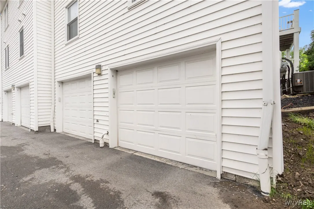950 West Hopkins Road B, Amherst, New York 14221, Amherst, New York 14221, 2 Bedrooms Bedrooms, 5 Rooms Rooms,2 BathroomsBathrooms,Residential,Closed,950 West Hopkins Road B, Amherst, New York 14221,0,B1609374