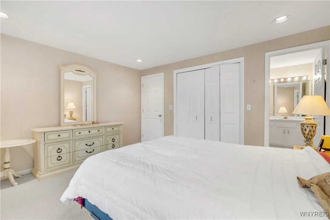 950 West Hopkins Road B, Amherst, New York 14221, Amherst, New York 14221, 2 Bedrooms Bedrooms, 5 Rooms Rooms,2 BathroomsBathrooms,Residential,Closed,950 West Hopkins Road B, Amherst, New York 14221,0,B1609374