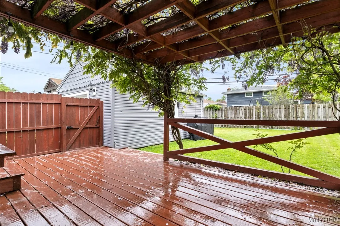 1587 Parker Boulevard, Tonawanda-town, New York 14, Tonawanda, New York 14150, 3 Bedrooms Bedrooms, 6 Rooms Rooms,1 BathroomBathrooms,Residential,Closed,1587 Parker Boulevard, Tonawanda-town, New York 14,B1609451