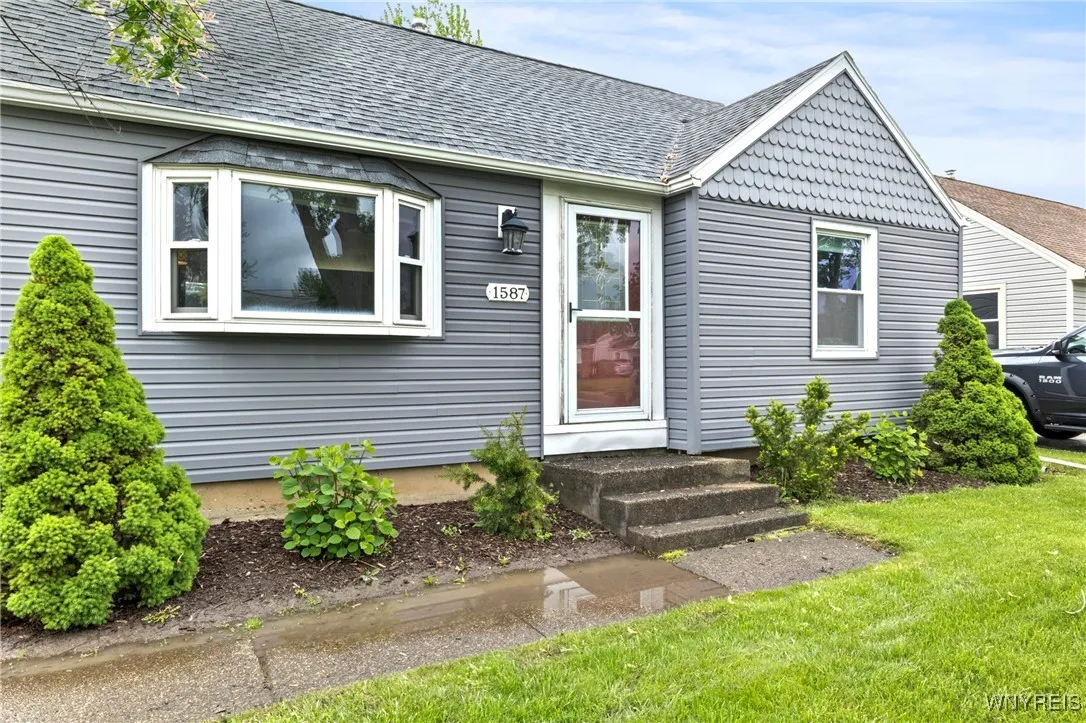 1587 Parker Boulevard, Tonawanda-town, New York 14, Tonawanda, New York 14150, 3 Bedrooms Bedrooms, 6 Rooms Rooms,1 BathroomBathrooms,Residential,Closed,1587 Parker Boulevard, Tonawanda-town, New York 14,B1609451