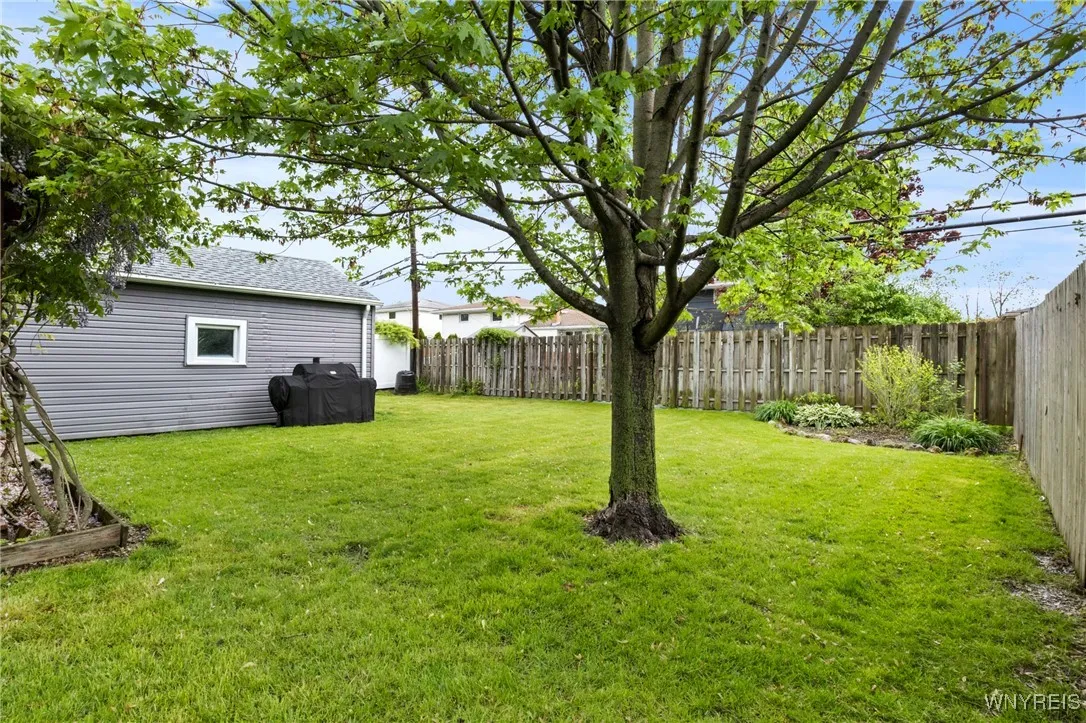 1587 Parker Boulevard, Tonawanda-town, New York 14, Tonawanda, New York 14150, 3 Bedrooms Bedrooms, 6 Rooms Rooms,1 BathroomBathrooms,Residential,Closed,1587 Parker Boulevard, Tonawanda-town, New York 14,B1609451