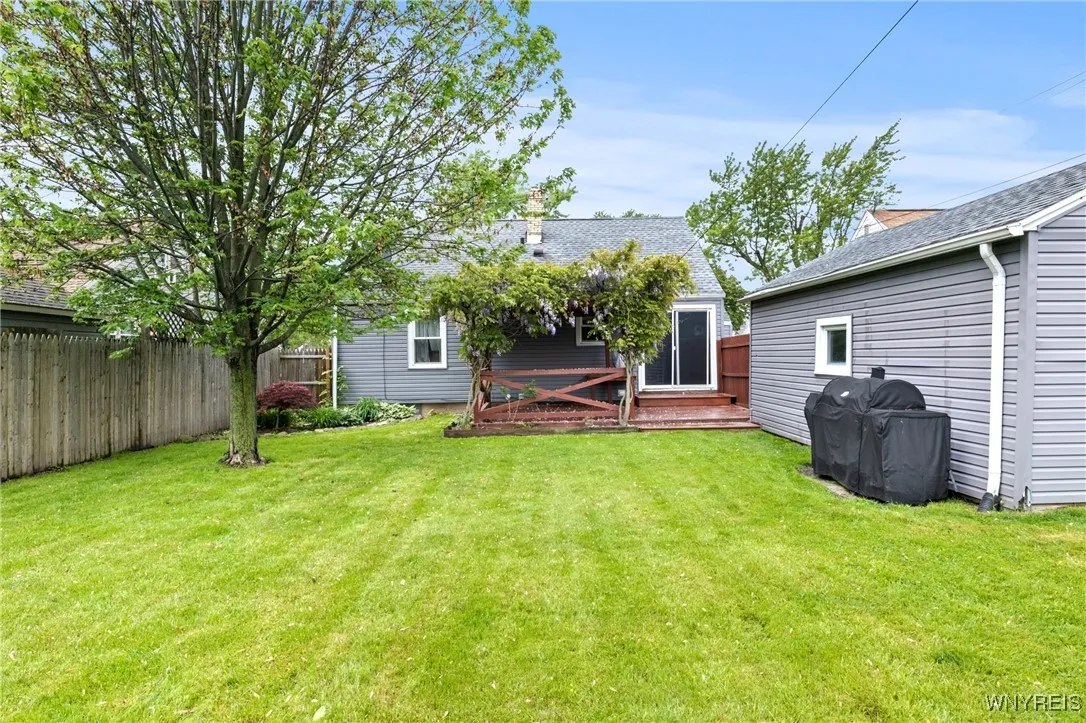 1587 Parker Boulevard, Tonawanda-town, New York 14, Tonawanda, New York 14150, 3 Bedrooms Bedrooms, 6 Rooms Rooms,1 BathroomBathrooms,Residential,Closed,1587 Parker Boulevard, Tonawanda-town, New York 14,B1609451