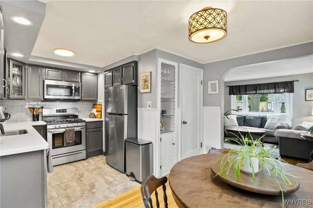 1587 Parker Boulevard, Tonawanda-town, New York 14, Tonawanda, New York 14150, 3 Bedrooms Bedrooms, 6 Rooms Rooms,1 BathroomBathrooms,Residential,Closed,1587 Parker Boulevard, Tonawanda-town, New York 14,B1609451