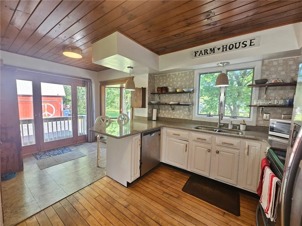 6207 Knickerbocker Road, Ontario, New York 14519, Ontario, New York 14519, 4 Bedrooms Bedrooms, 8 Rooms Rooms,1 BathroomBathrooms,Residential,Closed,6207 Knickerbocker Road, Ontario, New York 14519,R1609788