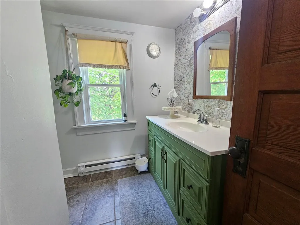 6207 Knickerbocker Road, Ontario, New York 14519, Ontario, New York 14519, 4 Bedrooms Bedrooms, 8 Rooms Rooms,1 BathroomBathrooms,Residential,Closed,6207 Knickerbocker Road, Ontario, New York 14519,R1609788