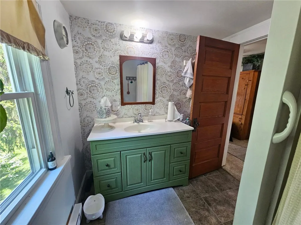 6207 Knickerbocker Road, Ontario, New York 14519, Ontario, New York 14519, 4 Bedrooms Bedrooms, 8 Rooms Rooms,1 BathroomBathrooms,Residential,Closed,6207 Knickerbocker Road, Ontario, New York 14519,R1609788