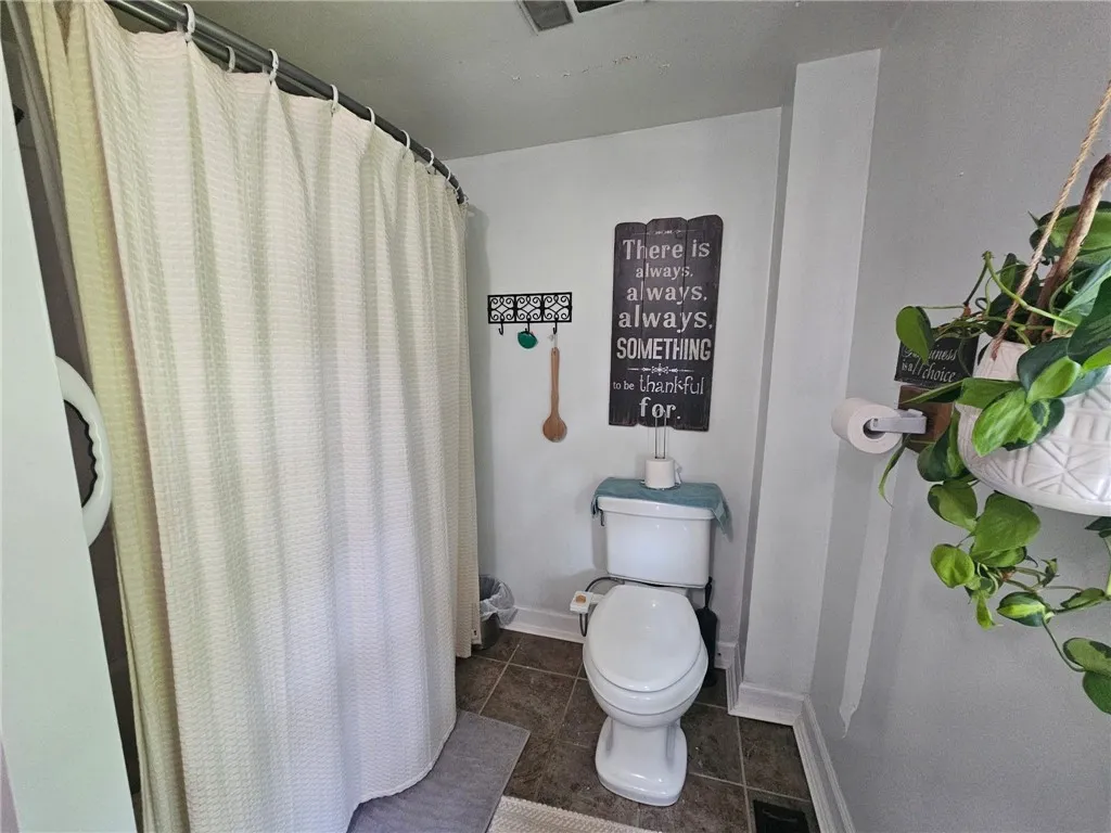 6207 Knickerbocker Road, Ontario, New York 14519, Ontario, New York 14519, 4 Bedrooms Bedrooms, 8 Rooms Rooms,1 BathroomBathrooms,Residential,Closed,6207 Knickerbocker Road, Ontario, New York 14519,R1609788