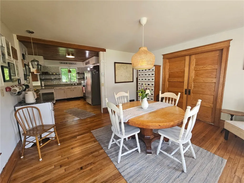 6207 Knickerbocker Road, Ontario, New York 14519, Ontario, New York 14519, 4 Bedrooms Bedrooms, 8 Rooms Rooms,1 BathroomBathrooms,Residential,Closed,6207 Knickerbocker Road, Ontario, New York 14519,R1609788