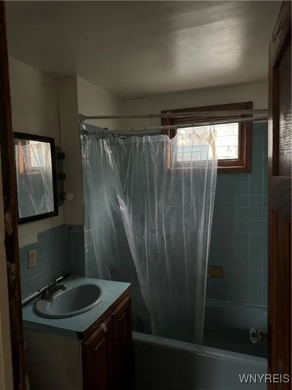 28 Alma Avenue, Buffalo, New York 14215, Buffalo, New York 14215, 3 Bedrooms Bedrooms, 6 Rooms Rooms,1 BathroomBathrooms,Residential,For Sale,28 Alma Avenue, Buffalo, New York 14215,B1610043