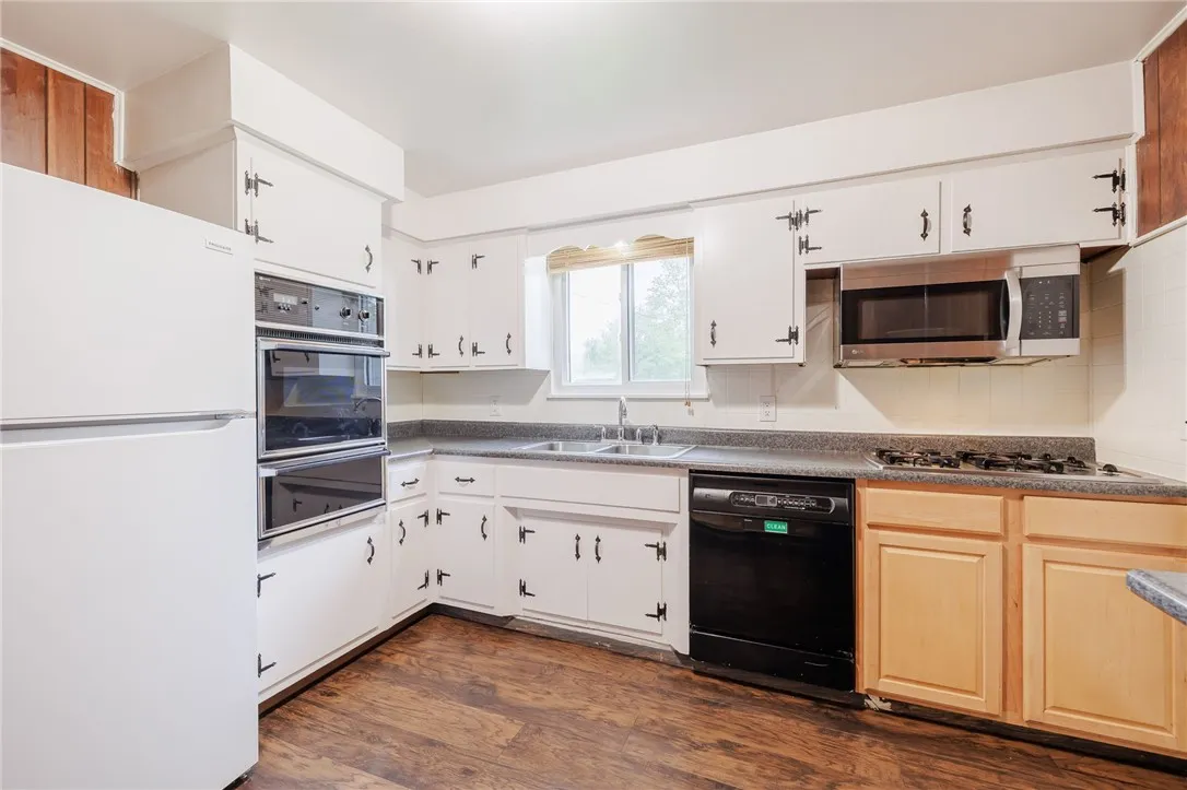 132 Summer Sky Drive, Henrietta, New York 14623, Henrietta, New York 14623, 3 Bedrooms Bedrooms, 8 Rooms Rooms,1 BathroomBathrooms,Residential,Closed,132 Summer Sky Drive, Henrietta, New York 14623,R1607154