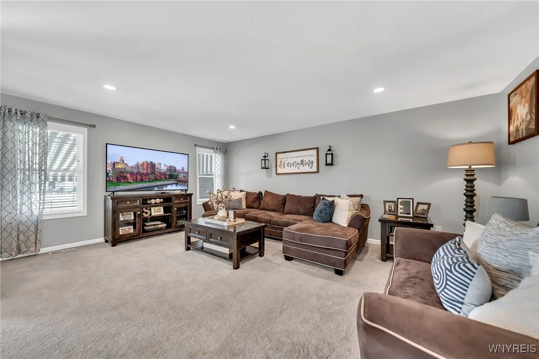 11 Garnet Drive, Cheektowaga, New York 14227, Cheektowaga, New York 14227, 3 Bedrooms Bedrooms, 7 Rooms Rooms,2 BathroomsBathrooms,Residential,Closed,11 Garnet Drive, Cheektowaga, New York 14227,0,B1609475