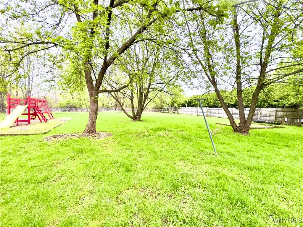 6723 Akron Road, Lockport-town, New York 14094, Lockport Town, New York 14094, 6 Bedrooms Bedrooms, 10 Rooms Rooms,1 BathroomBathrooms,Residential,Closed,6723 Akron Road, Lockport-town, New York 14094,0,B1604223