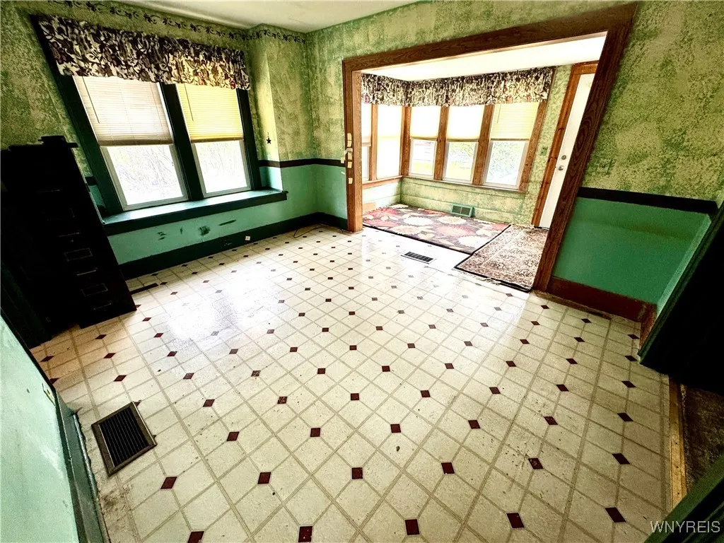 6723 Akron Road, Lockport-town, New York 14094, Lockport Town, New York 14094, 6 Bedrooms Bedrooms, 10 Rooms Rooms,1 BathroomBathrooms,Residential,Closed,6723 Akron Road, Lockport-town, New York 14094,0,B1604223